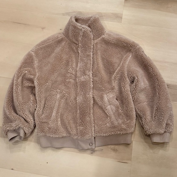 Alo Yoga Sherpa Varsity Jacket in Dusty Pink (Rose Mauve Pink Color) Size Medium - Picture 4 of 11